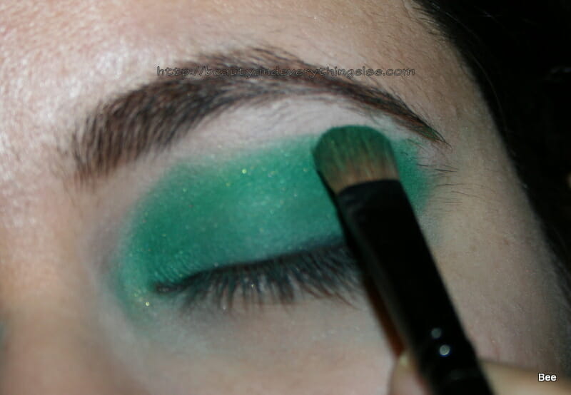 green eye makeup
